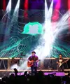 Selain HiVi, Naif dan sejumlah musisi lainnya, grup band Padi juga ikut tampil di MARKAS 2018 di Bintaro Xchange, Tangerang Selatan, Minggu (29/4/2018). Berhasil memikat penonton, Padi ajak penggemarnya nostalgia tahun 90an. (Adrian Putra/Bintang.com)