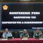 Konferensi Pers TNI soal kasus Mayor Dedi Hasibuan yang menggeruduk Polrestabes Medan, Kamis (10/8/2023). (Liputan6.com/ Nanda Perdana Putra)