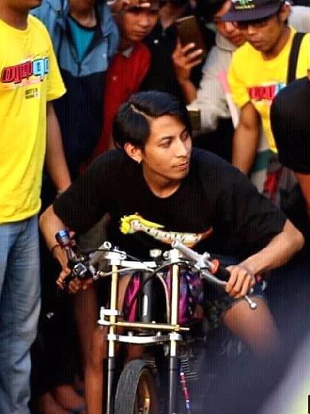 6 Editan Foto Chef Juna saat Naik Motor Gede Ini Bikin Ngakak