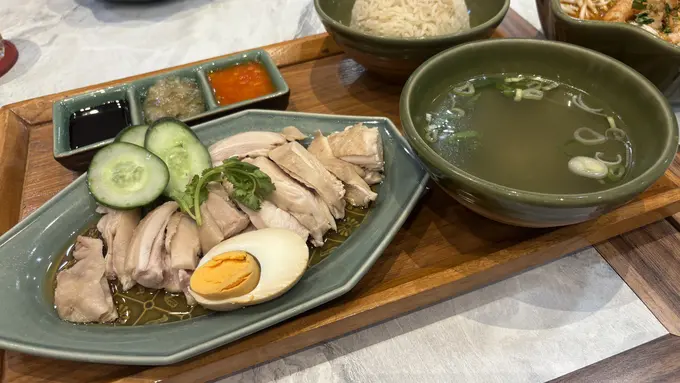 Nasi Hainan makanan peranakan di Baia Nonna yang sudah Halal. Dok. Istimewa