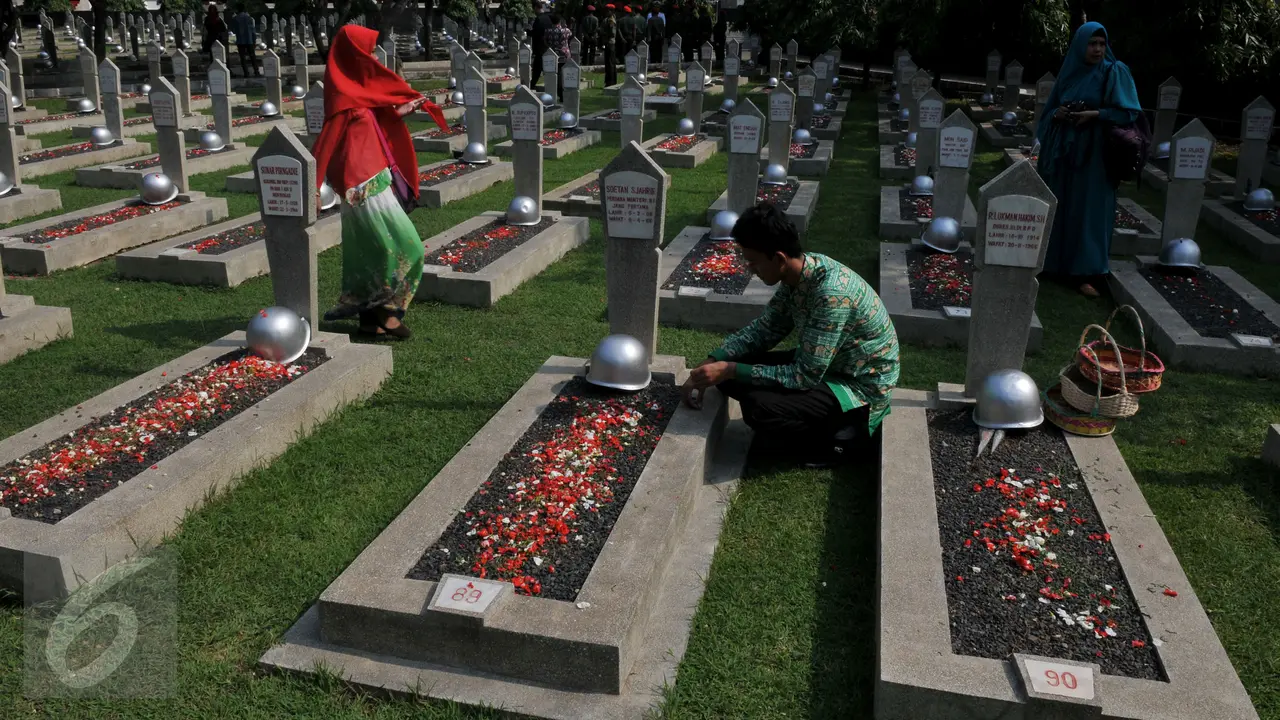 20151110-Hari Pahlawan, Wapres JK Pimpin Upacara di Kalibata-Jakarta