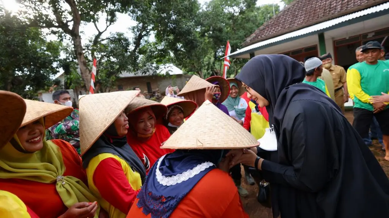 Bupati Banyuwangi Ipuk Fiestiandani  bertemu Desa Watukebo Kecamatan Wongsorejo Banyuwangi (Istimewa)