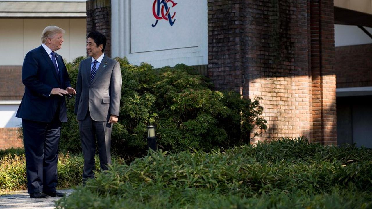 Video Detik-Detik PM Jepang Jatuh Saat Golf Bersama Donald Trump