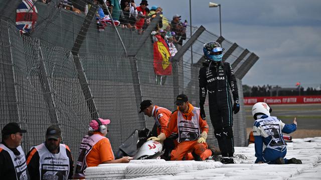 Foto: Aksi Heroik George Russell usai Tragedi Horor di Awal Race F1 GP Inggris 2022, Memanggil Bantuan untuk Menyelamatkan Zhou Guanyu