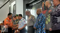 Kepala BASARNAS Henry Bambang Soelistyo saat menghadiri acara pemberian penghargaan kepada perwakilan tim sar gabungan yang terlibat dalam proses evakuasi kecelakaan pesawat Trigana Air, Jakarta, Kamis (27/8/2015). (Liputan6.com/Andrian M Tunay)