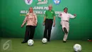 Direktur Pembinaan Sekolah Dasar, Ditjen Diksar dan Menengah Wowon Widaryat, Presdir Nestle Indonesia Rasyid Qureshi, Deputi Bidang Peningkatan Prestasi Olahraga Kemenpora Djoko Pekik Irianto saat konpers di Jakarta, (10/2). (Liputan6.com/Gempur M Surya)