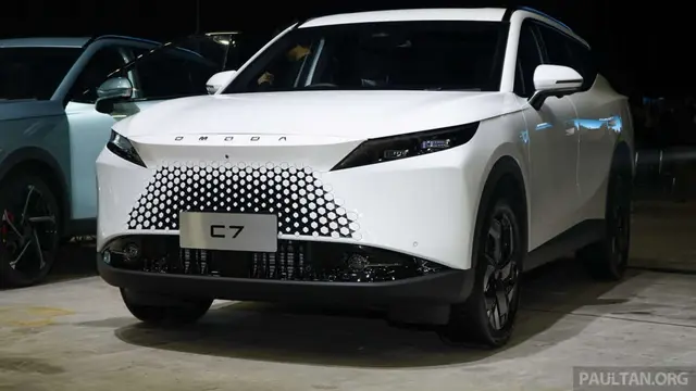 Desain Gril Futuristis Parametrik SUV Omoda C7