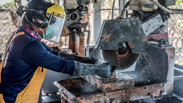 PT Sumbawa Timur Mining mengumumkan hasil uji kandungan logam (assay) dari lubang pengeboran terbaru VHD096; lubang bor vertikal sedalam 2.042,72 meter ke dalam potensi sumber daya mineral Onto.