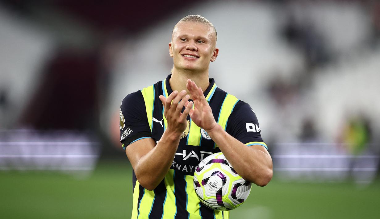 Pemain Manchester City, Erling Haaland merayakan kemenangan timnya atas West Ham United setelah laga lanjutan Liga Inggris 2024/2025 di London Stadium, London, Inggris, Sabtu (31/08/2024) waktu setempat. (AFP/Ian Kington)
