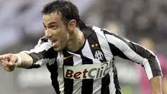 Juventus' forward Fabio Quaglierella celebrates his goal during the serie A football match between Juventus and Cesena, on November 7, 2010 in Turin. AFP PHOTO / OLIVIER MORIN 