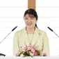 Putri Aiko menggelar konferensi pers solo perdana pada Kamis, 17 Maret 2022. (dok. AFP PHOTO / IMPERIAL HOUSEHOLD AGENCY)