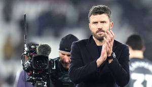 Pelatih Manchester United, Michael Carrick, memberikan uplaus setelah laga melawan West Ham United pada pekan ke-26 Premier League di London Stadium, Rabu (11/2/2026). (Adam Davy/PA via AP)