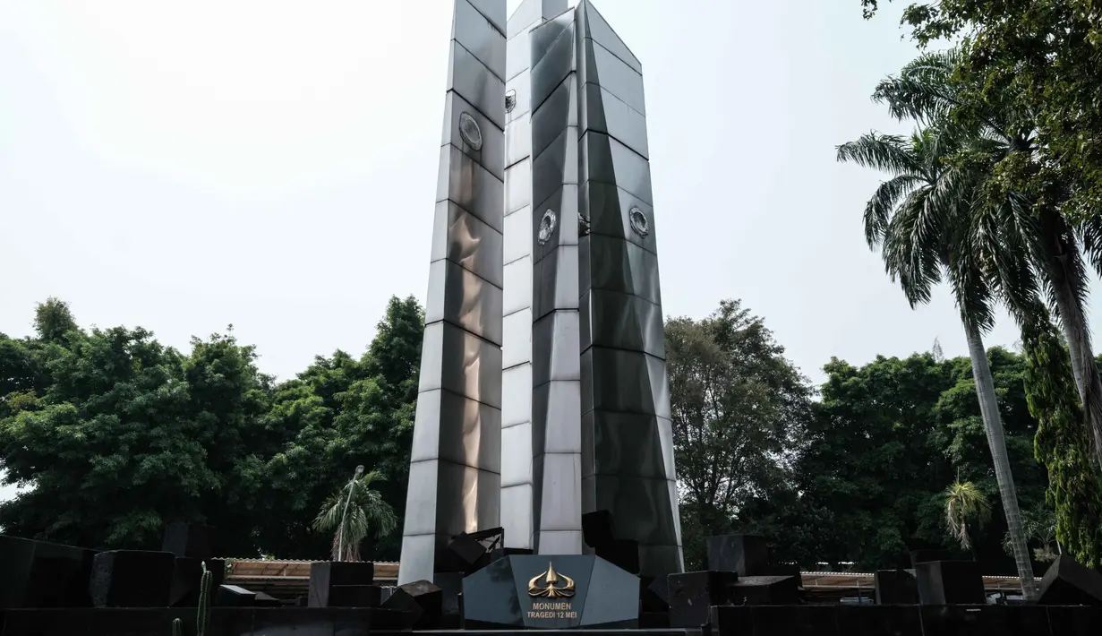 Hingga kini, Civitas Akademika Trisakti terus memperingati kejadian ini, dan menyebut empat mahasiswa yang gugur dalam peristiwa tersebut sebagai "Pahlawan Reformasi" dan terus memperjuangkan keadilan atas penembakan tersebut. Tampak dalam foto, Monumen Tragedi 12 Mei terlihat di kampus Universitas Trisakti, Jakarta pada 22 April 2026. (Yasuyoshi Chiba/AFP)