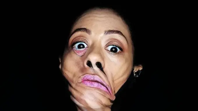 Tutorial Makeup Ini Bikin yang Melihat Merinding Disko!