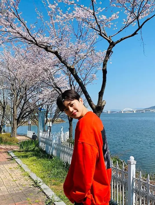 Terkait perannya sebagai Sun Oh di serial "Love Alarm", Song Kang mengalahkan 900 orang untuk mendapatkan peran tersebut. (Foto: Instagram/songkang_b)