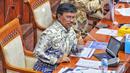 Menkominfo Johnny G. Plate saat mengikuti rapat kerja dengan Komisi I DPR terkait evaluasi pelaksanaan Analog Switch Off (ASO) di Kompleks Parlemen Senayan, Jakarta, Rabu (23/11/2022). Dalam rapat tersebut Johnny G. Plate menyampaikan bahwa sebanyak 77 lembaga penyiaran telah bersiaran seluruhnya secara digital dan 503 lembaga penyiaran bersiaran secara analog dan digital. (Liputan6.com/Angga Yuniar)