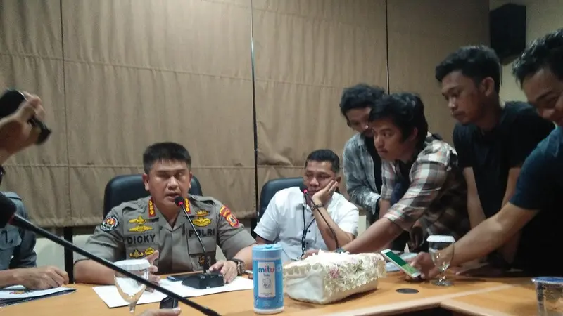 Polisi siber Polda Sulsel menetapkan dua tersangka dalam kasus penyebaran berita hoaks penculikan anak di Makassar (Liputan6.com/ Eka Hakim)