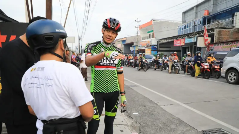 Ganjar Respon Cepat Keluhan Wali Kota Semarang, Pemprov Jateng Anggarkan Rp20 Miliar untuk Perbaikan Jalan Brigjen Sudiarto