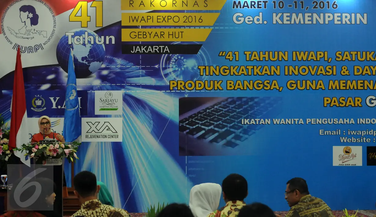 Istri Wakil Presiden, Mufidah Jusuf Kalla memberikan sambutan jelang membuka HUT 41 tahun IWAPI di Kementerian Perindustrian, Jakarta, Kamis (10/3/2016). 41 tahun IWAPI dimeriahkan dengan pameran produk kerajinan. (Liputan6.com/Helmi Fithriansyah)