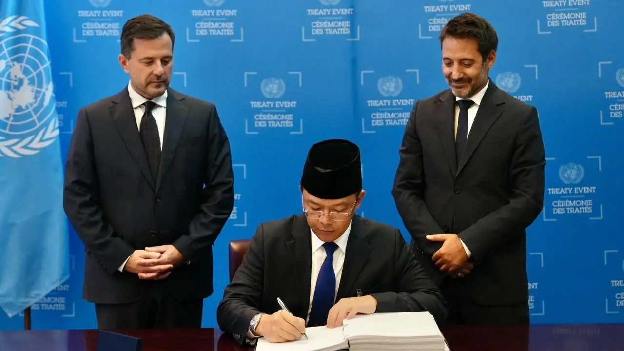 Menteri Luar Negeri Sugiono