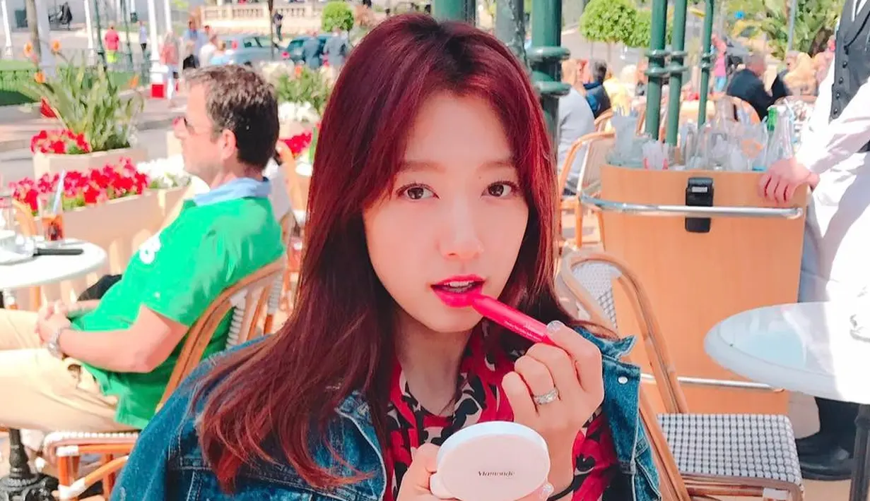 "Aku jadi merasa tidak enak saat berbagi kesulitan dengan orang lain. Bukan hanya aku, mereka juga punya kesulitan sendiri. Jadi aku hanya bisa memikirkannya sendiri," tuturnya. (Foto: instagram.com/ssinz7)