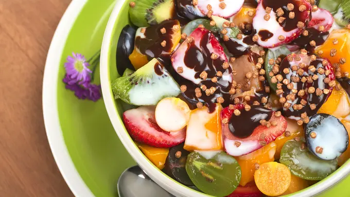 salad buah saus coklat