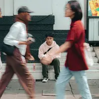 Padatnya aktivitas dan banyaknya interaksi di kota tidak selalu membuat seseorang merasa terhubung secara emosional dengan orang lain. (Foto/Dok: Pexels)