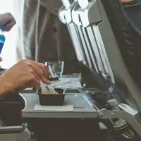 Ilustrasi makanan di pesawat (Photo by Free To Use Sounds on Unsplash)