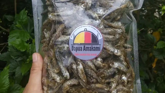 Goreng ikan bilih khas Ranah Minang produksi Dapua Amaikami. (Liputan6.com/ Rani Delvia)