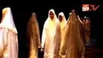 Itang Yunas menggelar pergelaran busana bertajuk "Kiriman dari Surga" yang menampilkan busana muslim. 