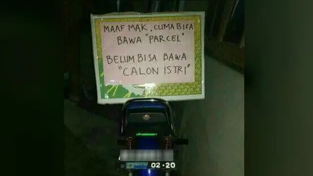 Di momen mudik kali ini, para pemudik menempelkan pesan bertuliskan curahan hatinya.