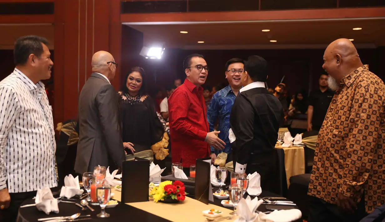 Meski masih diperbolehkan mencalonkan kembali, ayah dua anak itu tidak bersedia lagi. Ia memilih menyerahkannya pada penerusnya. A.M Hendropriyono terpilih berdasarkan Musyawarah Nasional periode 2017-2022. (Nurwahyunan/Bintang.com)