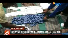 Nelayan di Muara Gembong, Bekasi, Jawa Barat, menemukan sejumlah pakaian penumpang dan serpihan pesawat Lion Air JT 610. Temuan tersebut diserahkan kepada petugas posko terpadu.