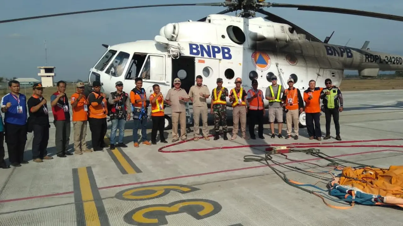 Helikopter Bom Air Mulai Beroperasi Atasi Kebakaran di Pegunungan Ijen   