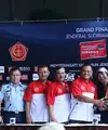Partai final piala Jenderal Sudirman akan dimeriahkan grup band legendaris tanah air, Slank. Partai final ini akan digelar di Stadion Utama Gelora Bung Karno, Senayan, Jakarta, Minggu 24 Januari. (Nurwahyunan/Bintang.com)