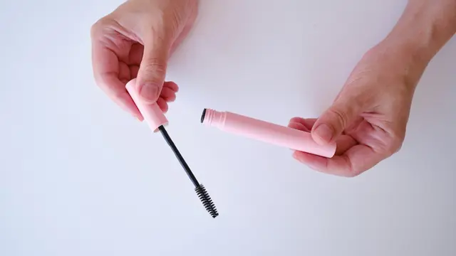 5 Tanda Maskara Kedaluwarsa, Stop Digunakan karena Bisa Berbahaya