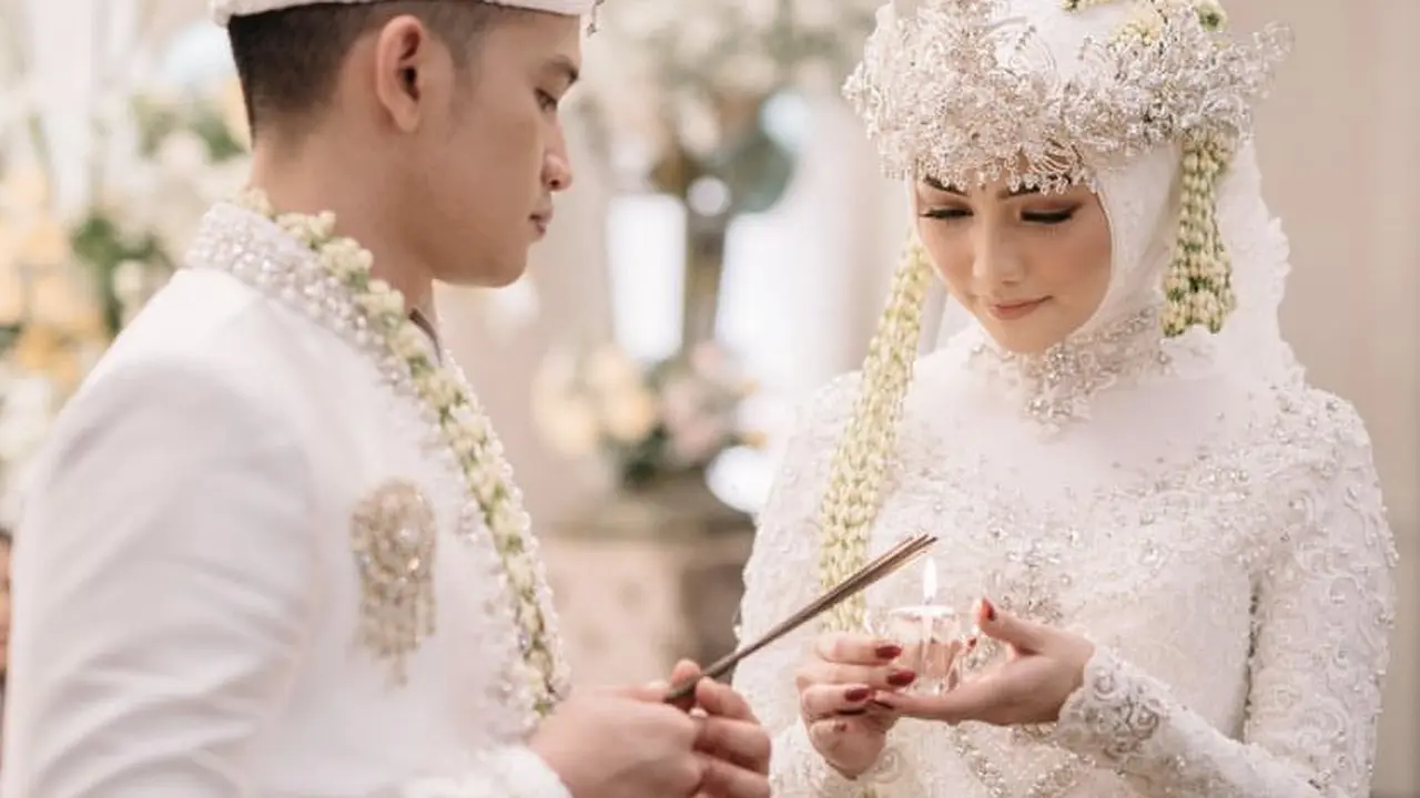 Baju Pengantin Adat Sunda Hijab