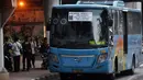 Angkutan Perbatasan Terintegrasi Busway (APTB) saat melintas di jalur busway kawasan Kuningan Barat, Jakarta. Foto diambil pada Rabu (7/1/2015). (Liputan6.com/Miftahul Hayat)