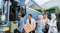 Ilustrasi mudik Lebaran dengan bus. (c) Odua/Depositphotos.com