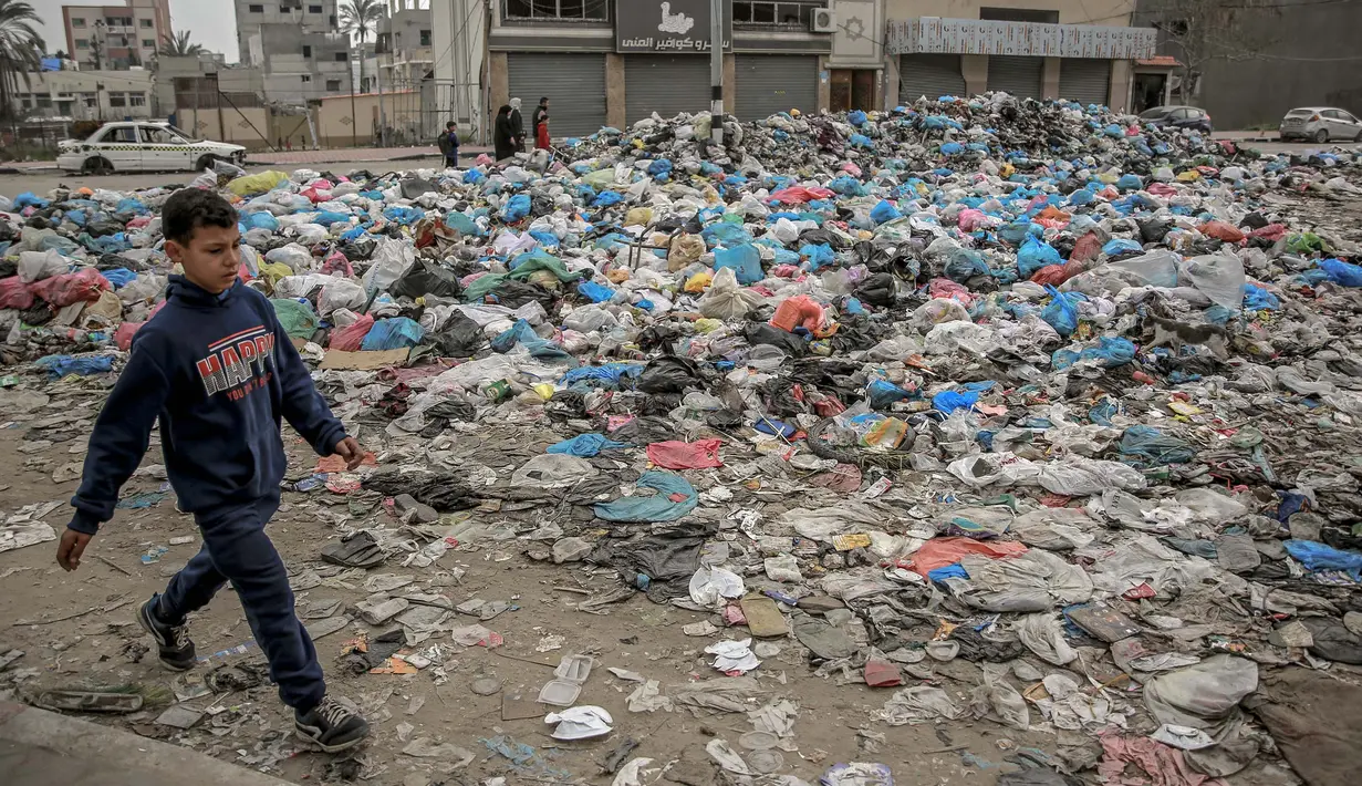 Kondisi Gaza semakin memburuk karena sistem pelayanan kesehatan mengalami krisis pasokan. (Foto oleh AFP)