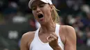 Petenis Rusia, Maria Sharapova, melaju ke babak ketiga turnamen tenis Wimbledon usai mengalahkan Timea Bacsinszky, (26/6/2014). (REUTERS/Toby Melville)