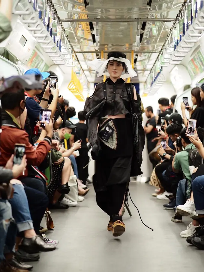 Fashion Rocks 2020 Tampilkan Koleksi 3 Desainer Muda di MRT Jakarta