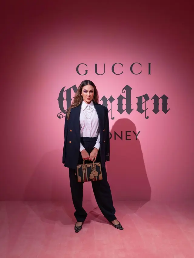 7 Potret Luna Maya Hadiri Event Gucci di Sydney, Tampil Menawan