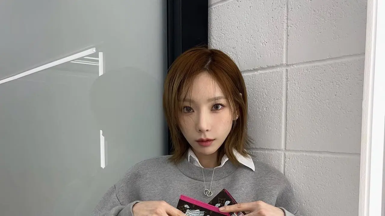 Gaya Kasual Taeyeon SNSD, Siap Konser di Indonesia Juli 2023