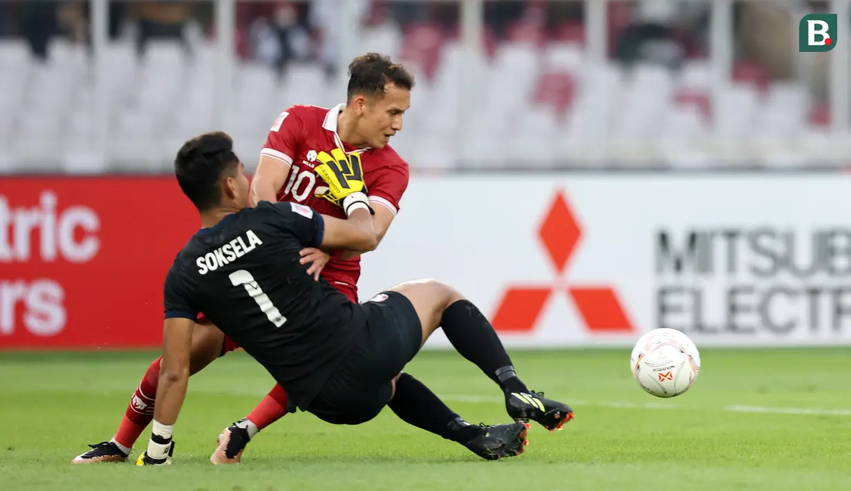 Egy Maulana Vikri. Sayap kanan milik Zlate Moravce berusia 22 tahun ini menjadi pemain tertajam kelima Timnas Indonesia di bawah asuhan pelatih Shin Tae-yong. Hingga kini ia telah mencetak 4 gol dan 1 assist dari 13 laga. Gol pertamanya dicetak saat menang 3-0 atas Chinese Taipei pada leg kedua babak playoff kualifikasi Piala Asia 2023 (11/10/2021). Sementara gol terakhirnya baru saja terjadi saat menang 2-1 atas Kamboja pada laga perdana fase grup Piala AFF 2022 (23/12/2022). (Bola.com/Bagaskara Lazuardi)