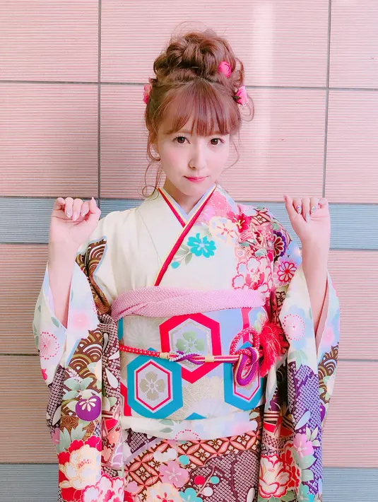 Mikami Yua memang punya wajah yang imut dan bentuk badan yang seksi. Melalui akun Instagram-nya, ia kerap mengunggah video dance cover girlband, TWICE. (Foto: instagram.com/yua_mikami)