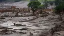 Suasanan  kota Bento Rodrigues pasca disapu luapan lumpur akibat bocornya bendungan di  kawasan Mariana, Brazil, (8/11/2015).  Dua orang tewas dan puluhan orang hilang akibat peristiwa ini. (REUTERS/Ricardo Moraes)