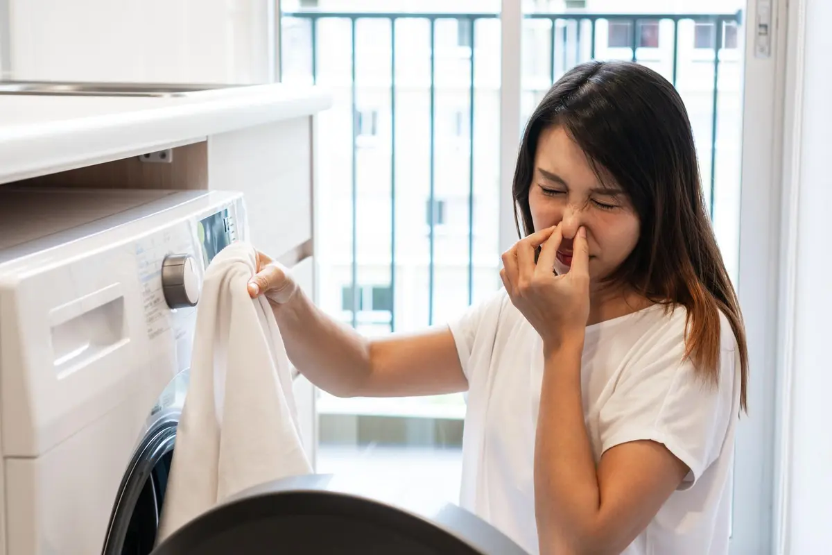 Cucian Gampang Apek Saat Musim Hujan? Mesin Cuci Ini Bikin Pakaian Harum Seharian
