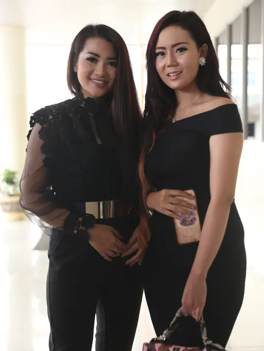 "Iya. Kak Jupe udah pengen pulang. Udah pengen banget pulang. Makanya berusaha suhu tubuhnya baik supaya bisa kemo," lanjutnya. (Nurwahyunan/Bintang.com)