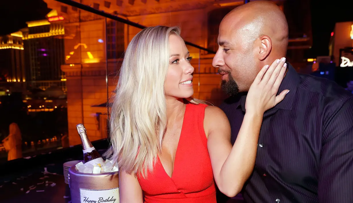 Kendra Wilkinson menikah dengan Hank Baskett pada 27 Juni 2009. (ISAAC BREKKEN / GETTY IMAGES NORTH AMERICA / AFP)